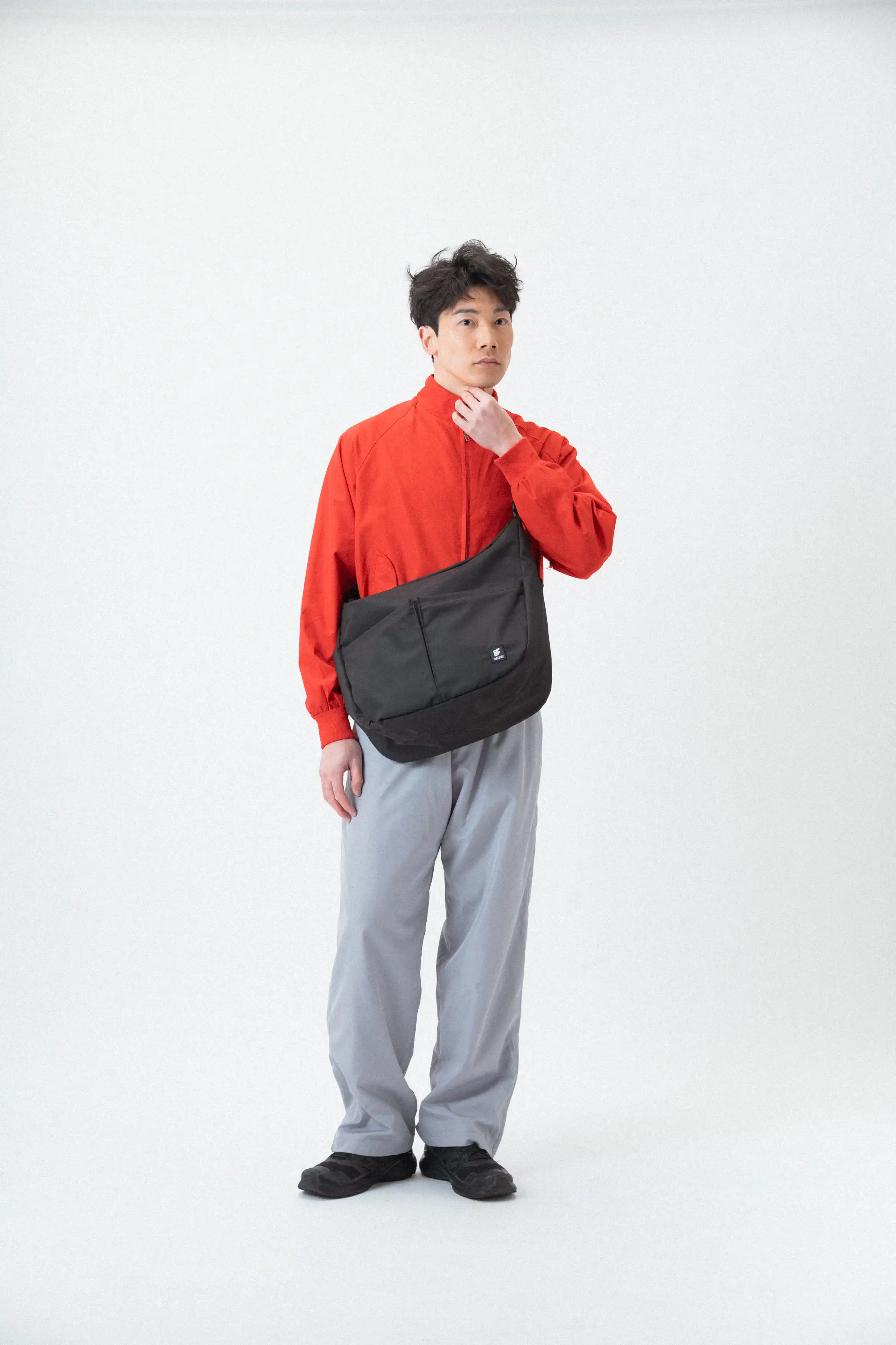 BASIS Moon Shoulder ショルダーバッグ モデル着用